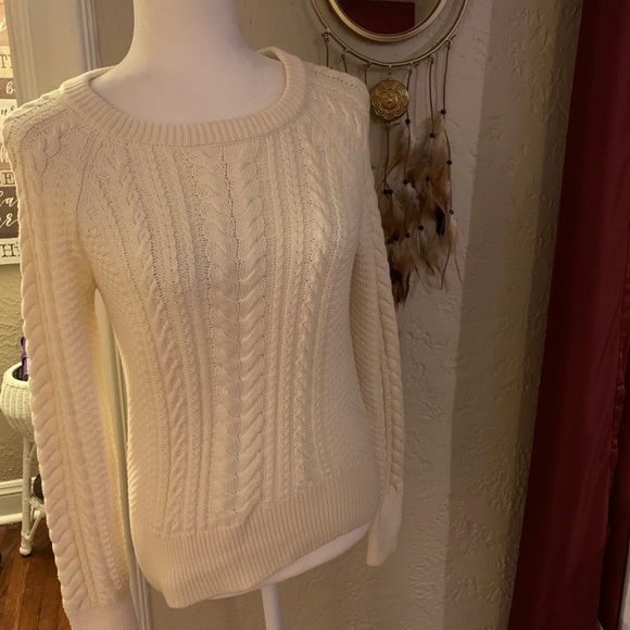 5 for $25💗Gap Beige knit sweater - Picture 3 of 3